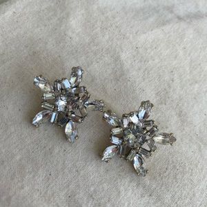 Banana Republic snowflake earring